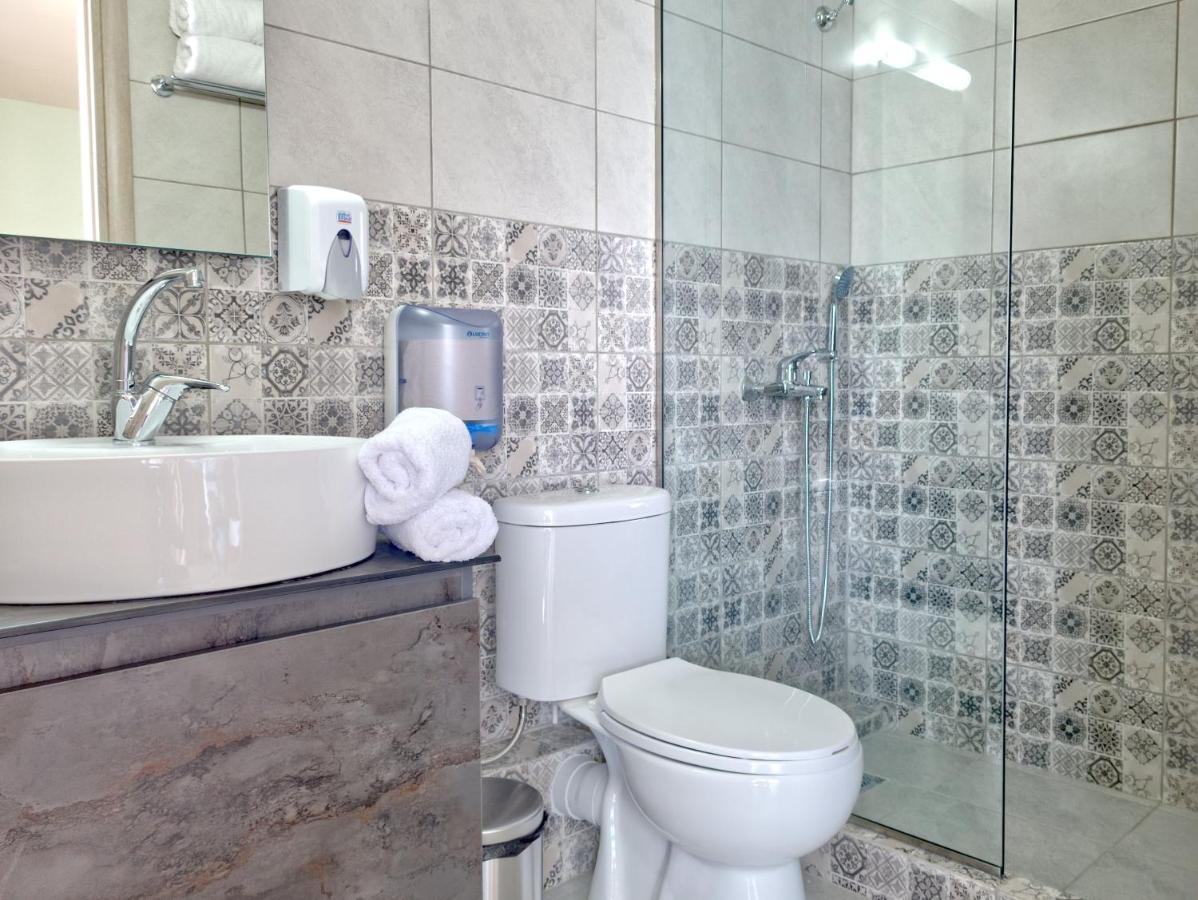 Epipleon Luxury Suites: Spacious Sea-View Suite with Expansive Terrace Nafpaktos Exterior photo