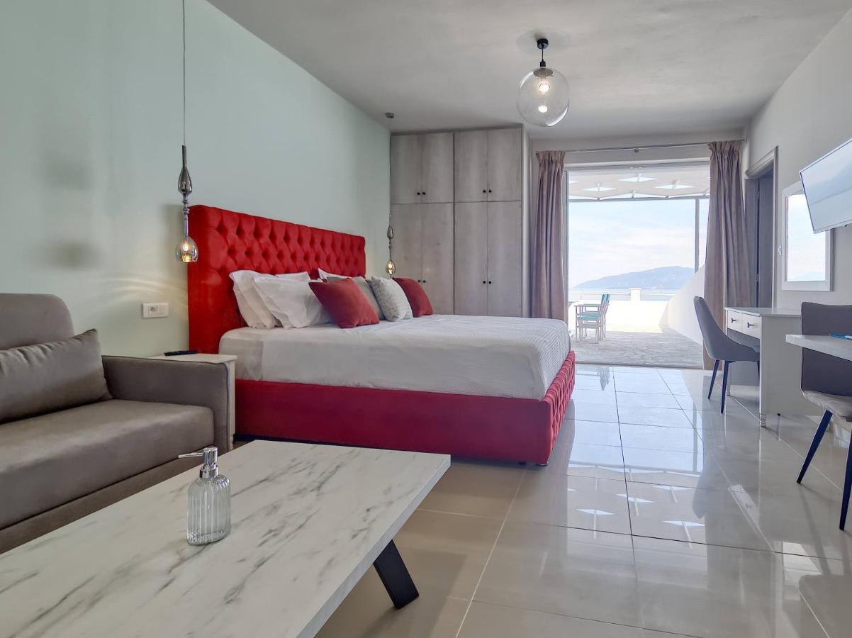 Epipleon Luxury Suites: Spacious Sea-View Suite with Expansive Terrace Nafpaktos Exterior photo