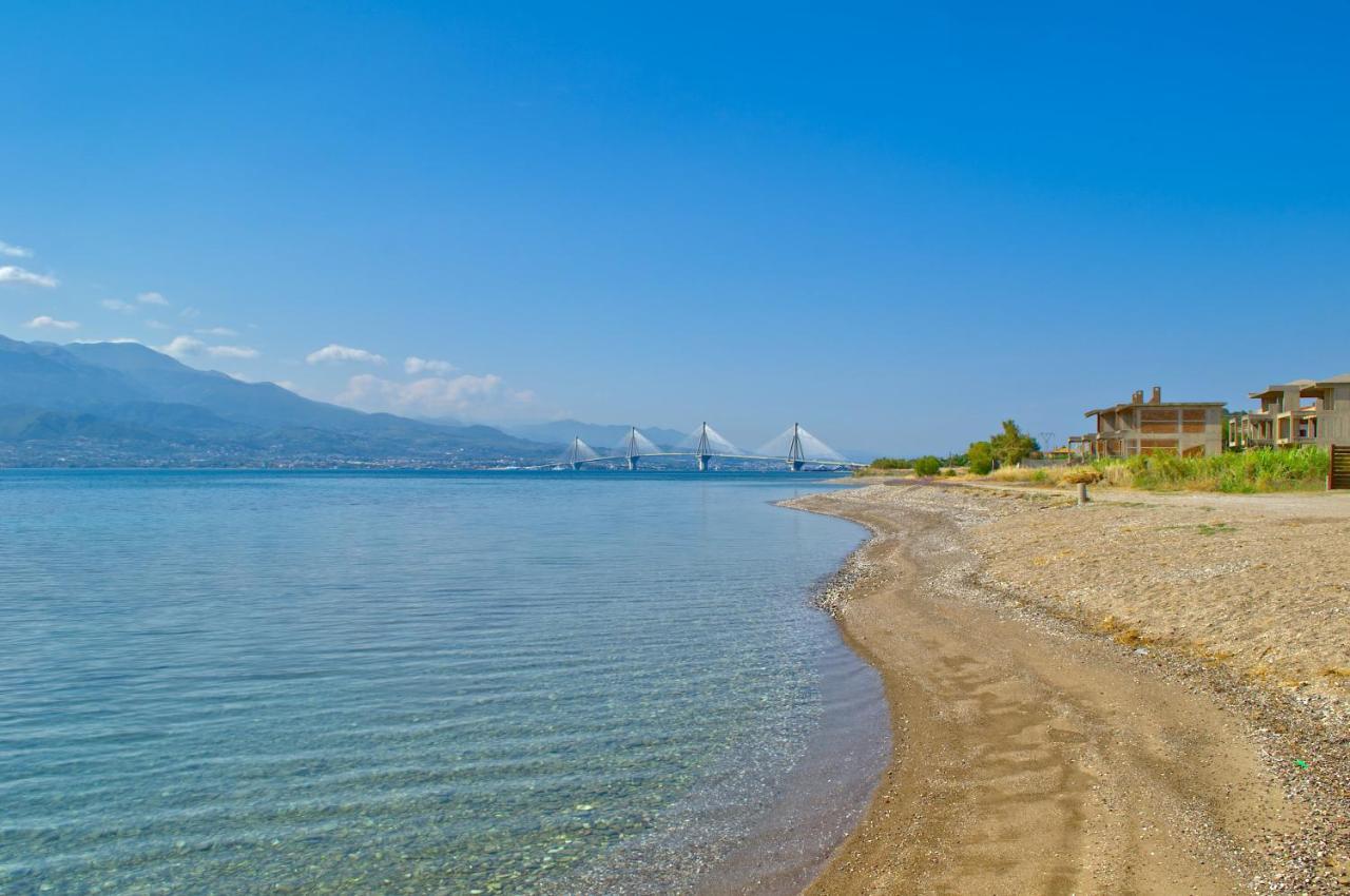 Epipleon Luxury Suites: Spacious Sea-View Suite with Expansive Terrace Nafpaktos Exterior photo