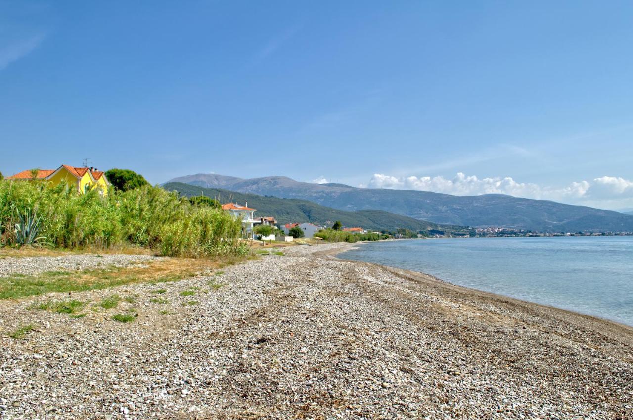 Epipleon Luxury Suites: Spacious Sea-View Suite with Expansive Terrace Nafpaktos Exterior photo