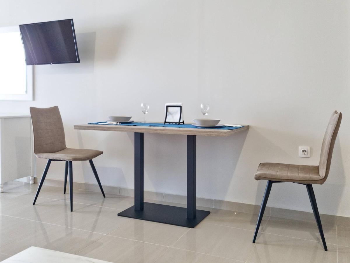 Epipleon Luxury Suites: Spacious Sea-View Suite with Expansive Terrace Nafpaktos Exterior photo